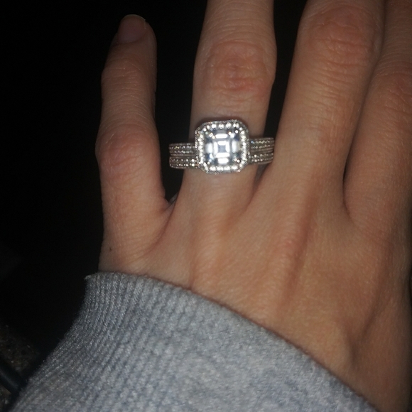 Zales Jewelry - Woman ring